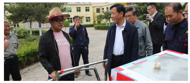 網(wǎng)紅小鵬徒步西藏從沁州黃集團昂首出發(fā)